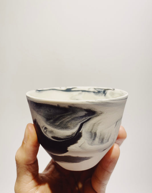 Unique Mix Wave Cup -- C (Black & White)